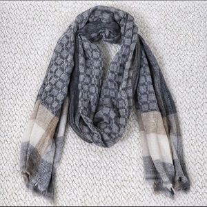 Accessories - Gray Exclusive Cashmere Handmade in Nepal Scarf Accessories - Gray Exclusive Cashmere Handmade in Nepal Scarf